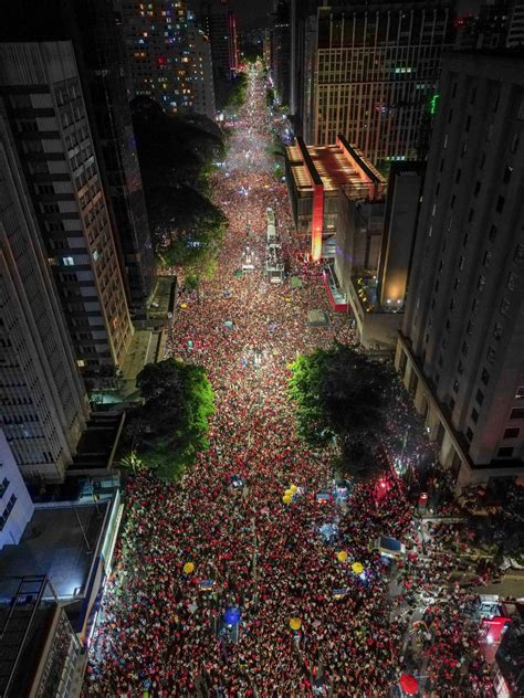 Apoiadores De Lula Comemoram Vit Ria Na Avenida Paulista Em S O Paulo