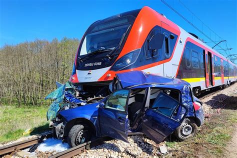 Tomasz W Mazowiecki Tragiczny Wypadek Auto Wjecha O Pod Poci G Nie