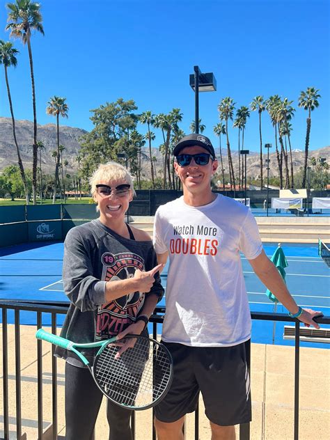 Download Bethanie Mattek Sands With Fan Wallpaper