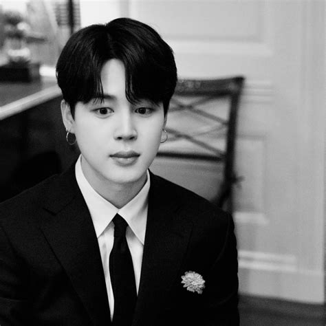 Bts Community Posts Jimin氏 Face 様々な顔があるのかな。 葛藤 寂しさ 辛さ 幸せな笑顔 真剣な顔 プロの顔 優しい顔 Armyへ贈るステキな顔 楽曲に込めた