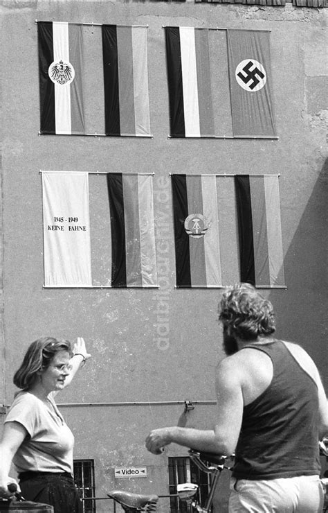 Ddr Bildarchiv Berlin Mitte Deutsche Fahnen Am Pariser Platz