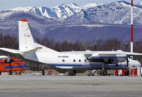 Hallan los restos del avión que se estrelló en Rusia con 28 personas a