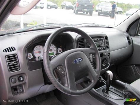 Medium/Dark Flint Interior 2007 Ford Escape XLS 4WD Photo #38660590 | GTCarLot.com