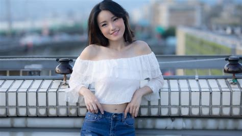 Скачать обои Asian model women jeans brunette smiling depth of