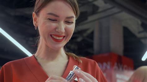 Матовая помада Эйвон - YouTube