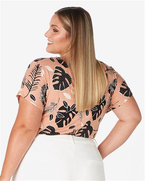 Riachuelo Blusa Plus Size Feminina Ampla Manga Curta Folhagem Rosa