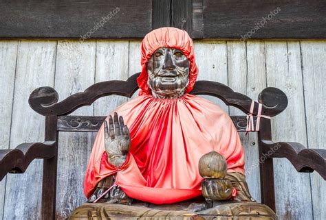 Estatua De Madera Binzuru En El Templo De Daibutsu Den Todai Ji Nara