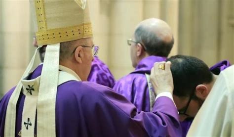 El cardenal Osoro preside en la catedral la Misa del Miércoles de