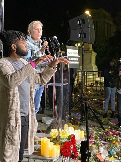 Candlelight Vigil Outside Of The Supreme Court Honors The Life Of Ruth Bader Ginsburg Wtop News