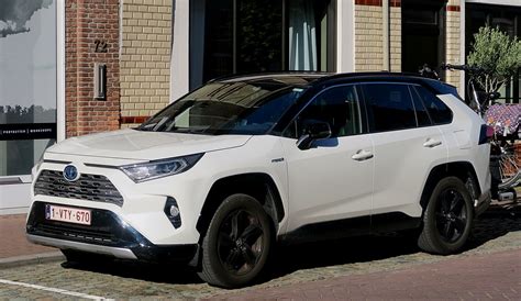 La Toyota Rav Hybrid Une Hybride Polyvalente Pour Tous Les Terrains