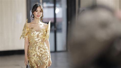 Look Heart Evangelista Stuns In Gold Filipiniana At Paris 42 Off