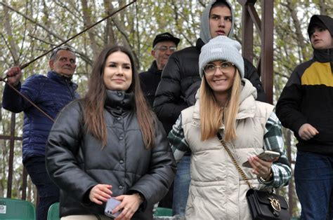 Garbarnia Krak W Kibice Br Zowych Na Pi Tkowym Meczu Z Olimpi