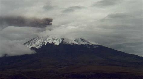 Volc N Cotopaxi Emite Ceniza Este S Bado De Abril El Comercio