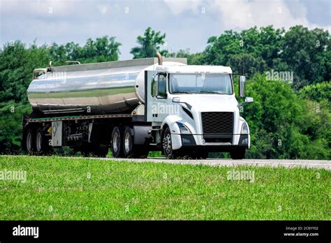 Tanker Truck Hi Res Stock Photography And Images Alamy