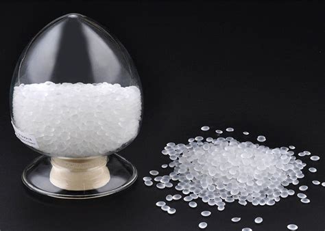 PP Hot Melt Glue Granules Adhesive Solid Form Oval Shape For Polypropylene Plastic