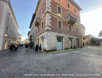 Locale commerciale in Affitto in Corso Giosuè Carducci 82 a Grosseto