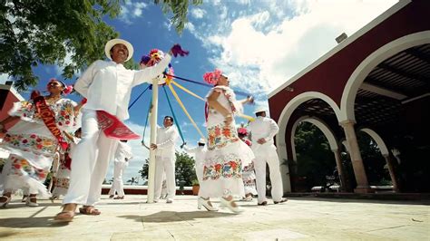 pozo Víspera ojo baile con cintas de colores toma una foto Potencial