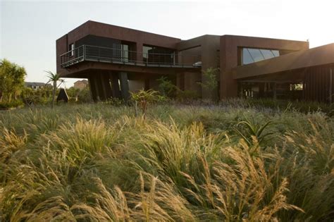 Luxury Modern Mansion in Pretoria South Africa by Architect Nico van ...