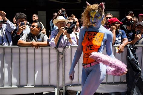 Nsfw Photos Dozens Of Totally Naked People Get Painted In Times Square