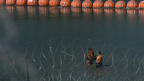 U S Appeals Court Orders Texas To Remove Buoy Barrier In Rio Grande The New York Times