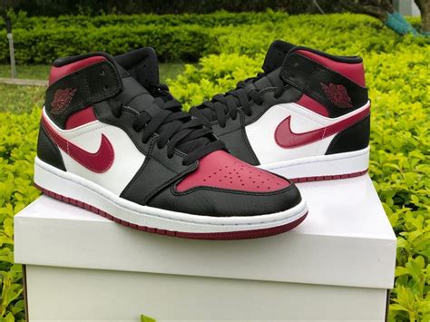 Air Jordan 1 Mid Bred Toe Basketball Shoes