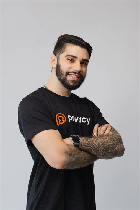 Sucesso Entre O P Blico Gay Matheus Motorista Troca De Carreira E Fatura Meio Milh O Na Privacy