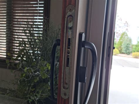 Recognize these sliding glass door handles? : r/Locksmith