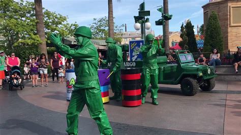 Green Army Men At Disney California Adventure May 6 2018 Youtube