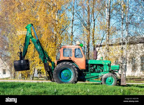 Russian Tractor Hi Res Stock Photography And Images Alamy