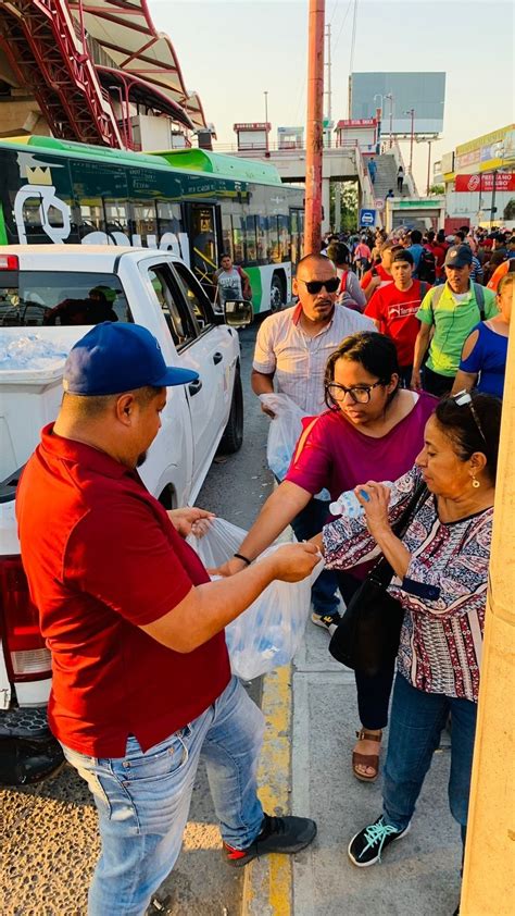 Reparte Gobierno De Escobedo 3 Mil Botellas De Agua A Ciudadanos