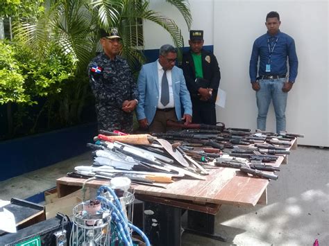 EN NEYBA Policía y fiscal decomisan armas de fabricación casera en