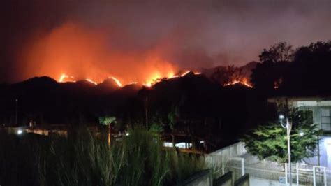 Incendio Forestal En El Parque Nacional Henri Pittier En Aragua