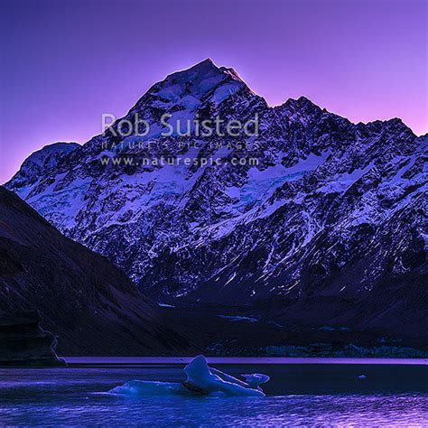 Aoraki Mount Cook 3754m Above Hooker Lake And Icebergs Below Pre