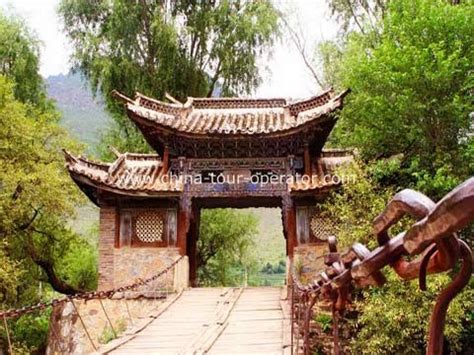 One Day Tour Of Tiger Leaping Gorge First Bend On The Yangtze River