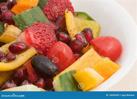 Salada Da Fruta E Verdura Foto De Stock Imagem De Vegetais