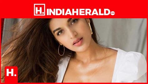 Nidhhi Agerwal Latest Hot Photos
