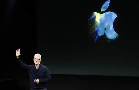 Tim Cook Reaps Benefits Of Apple’s Soaring Stock Value With 89 Million Bonus Complex