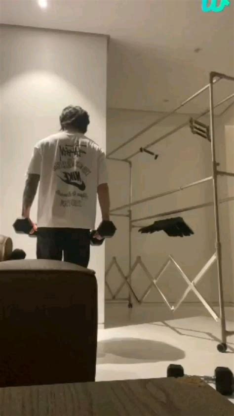 Jungkook Working Out On Live Чон Певцы Знаменитости
