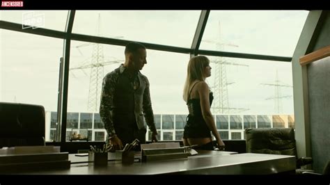 Kyra Sophia Kahre Nude Pics Page 1