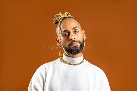 Gay Negro Con Maquillaje Brillante Foto de archivo Imagen de cosmético negro