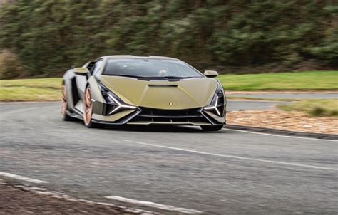 Скачать обои дорога, асфальт, Lamborghini, суперкар, красивый, Sian ...