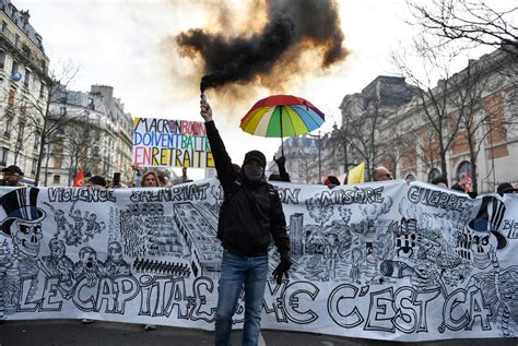 Las Protestas Durante El Segundo Día De Huelgas Y Manifestaciones En