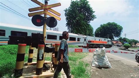 Railroad Crossing Indonesia Palang Perlintasan Kereta Api Jalan