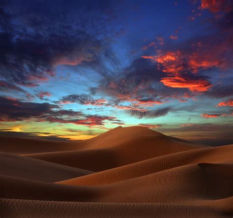 Dunas De Areia No Deserto Ao P R Do Sol Imagem De Stock Imagem De