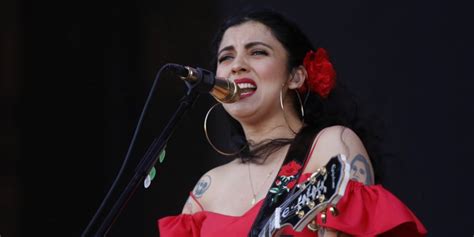 Mon Laferte Lanza Nuevo Videoclip En El Que Sorprende A Sus Fanáticos