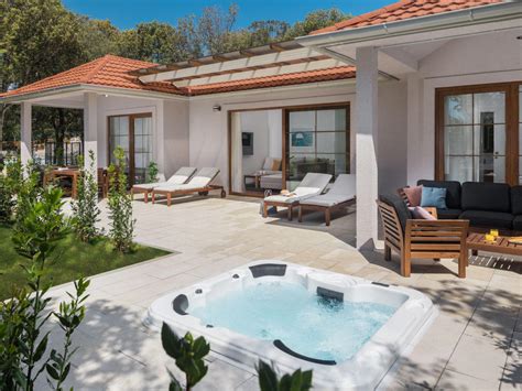 Vakantiehuis Luxury Bay Villa With Private Hot Tub Hr