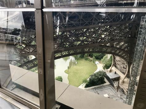 París Tour guiado por la Torre Eiffel con acceso a la Cumbre