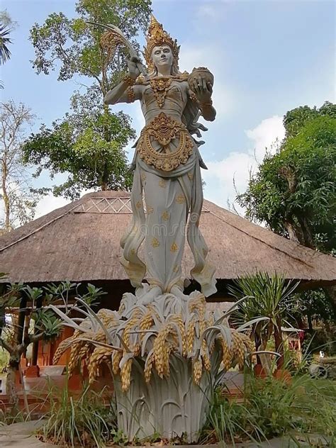 Dewi Sri Indonesische Reisgöttin an Tempel Taman Ayun Mengwi Badung