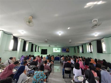 SEMINAR LITERASI DIGITAL ITB STIKOM AMBON