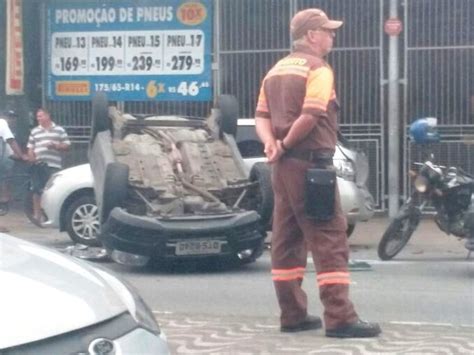 G Carro Capota Ap S Colidir Outro Ve Culo Em S O Vicente Sp